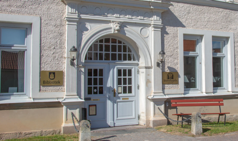 Biblioteket i Vadstena. Entrén.